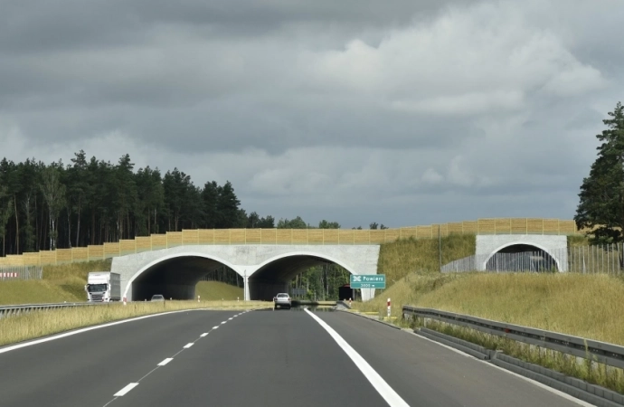 Przedstawiciele olsztyńskiego oddziału Generalnej Dyrekcji Dróg Krajowych i Autostrad podpisali porozumienie z Regionalną Dyrekcją Lasów Państwowych w Olsztynie.